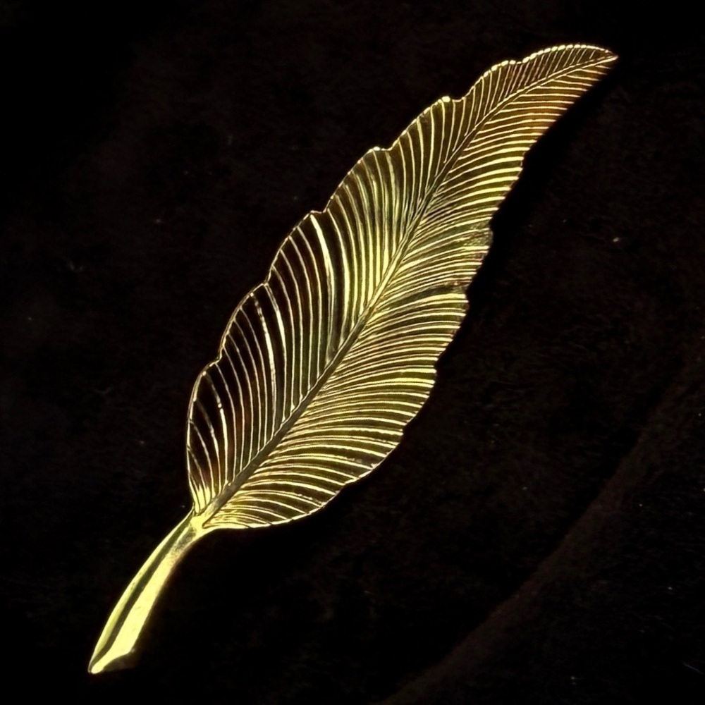 Beautiful, goldtone, leaf, delicate, brooch pin